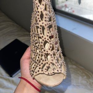 Zigi soho size 5 color cinnamon color stiletto heels with light purple gems.